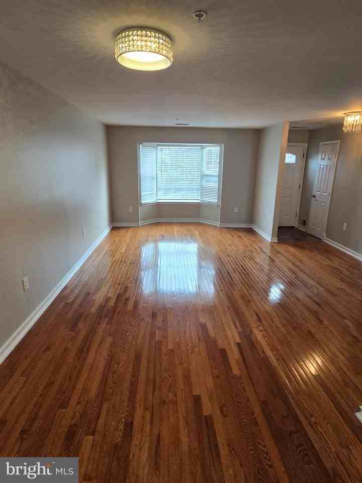 1105 Simsbury Ct - Photo 6 of 15