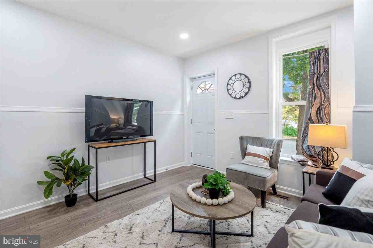 1432 Carroll St - Photo 7 of 29