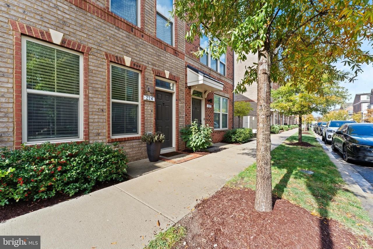 224 South Newkirk Street - Photo 3 of 39