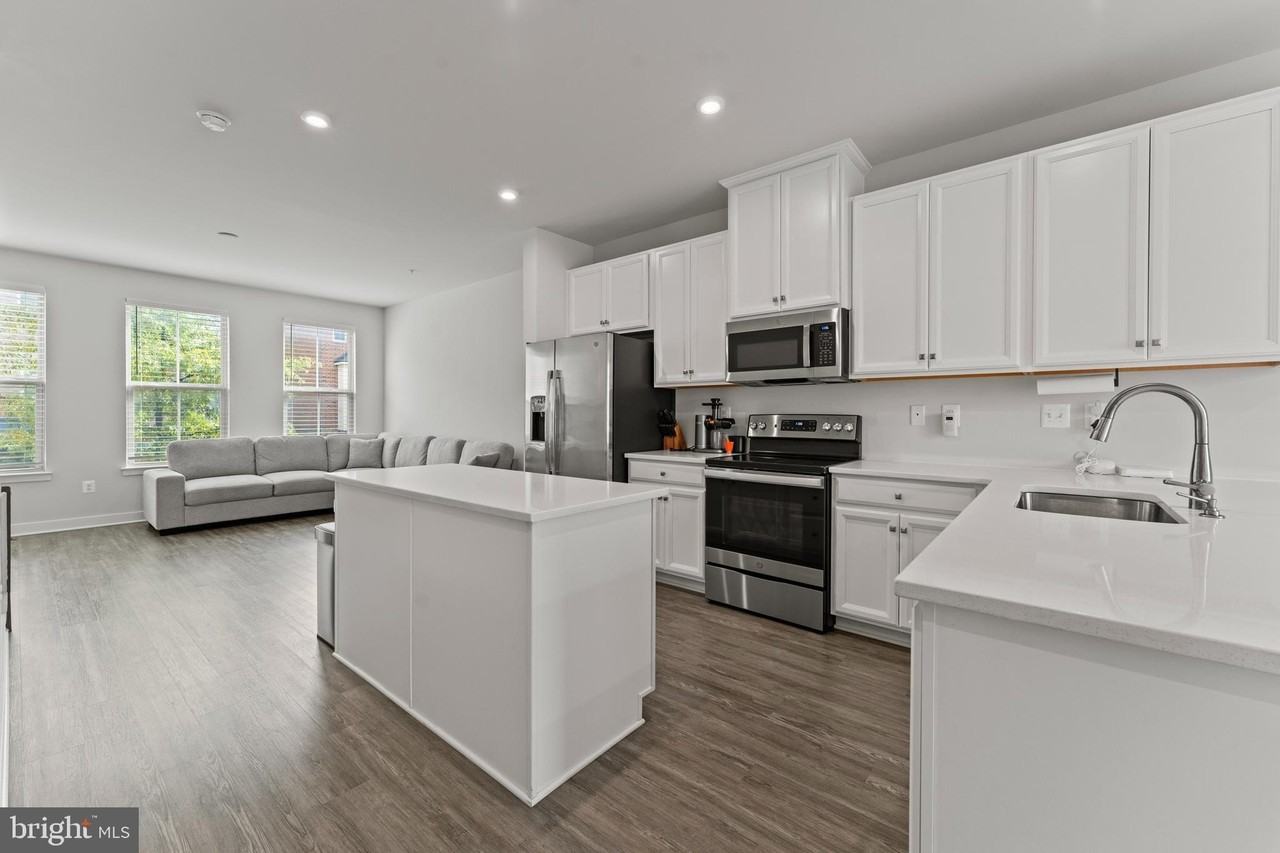 224 South Newkirk Street - Photo 5 of 39