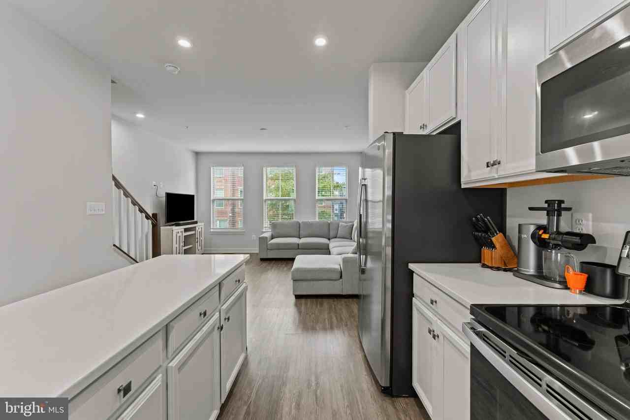 224 South Newkirk Street - Photo 6 of 39