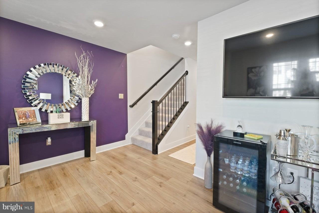 6960 Farragut Drive - Photo 3 of 25