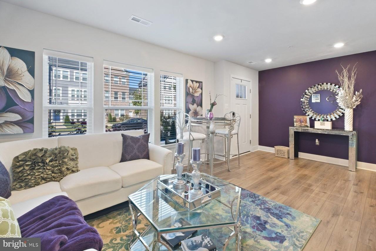 6960 Farragut Drive - Photo 4 of 25