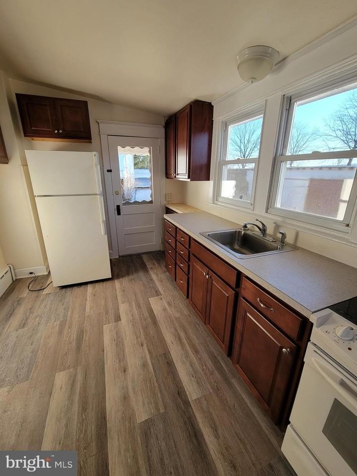 317 Brower Ave - Photo 6 of 15