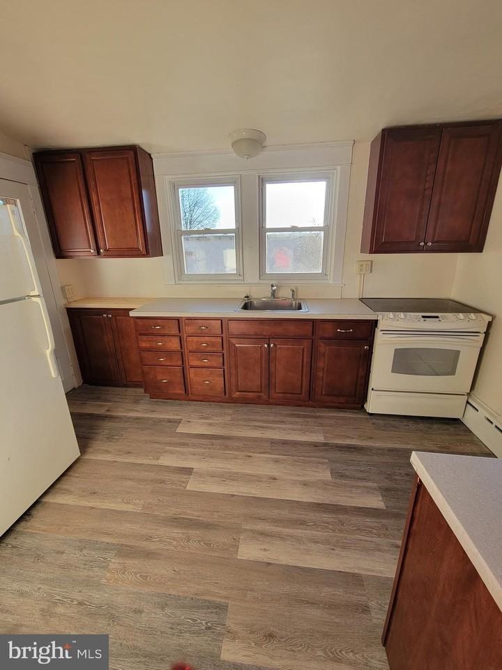 317 Brower Ave - Photo 7 of 15