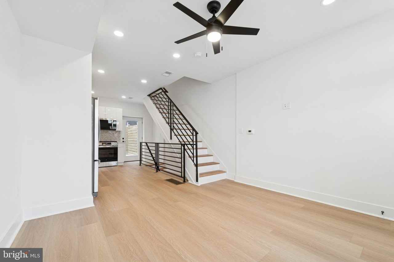 1806 E Moyamensing Ave - Photo 2 of 15