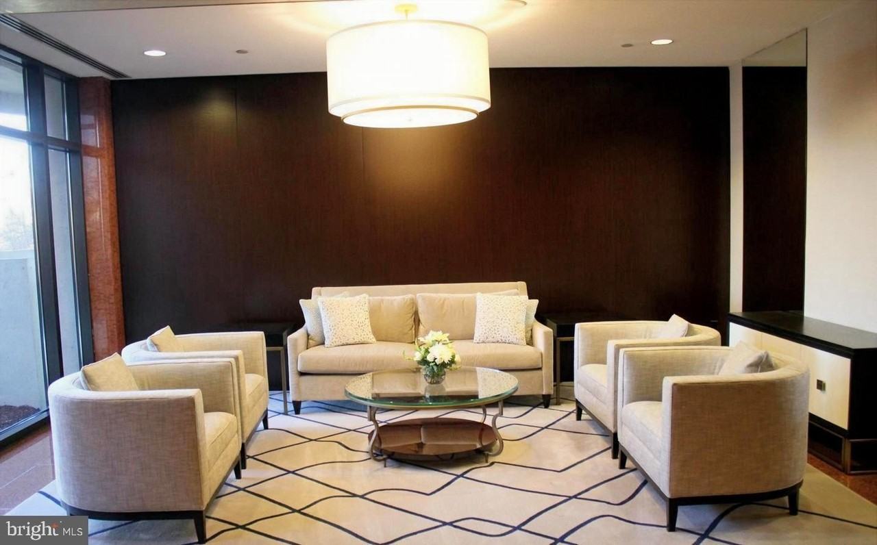 1530 Key Blvd Apt 1319 #1319 - Photo 5 of 30