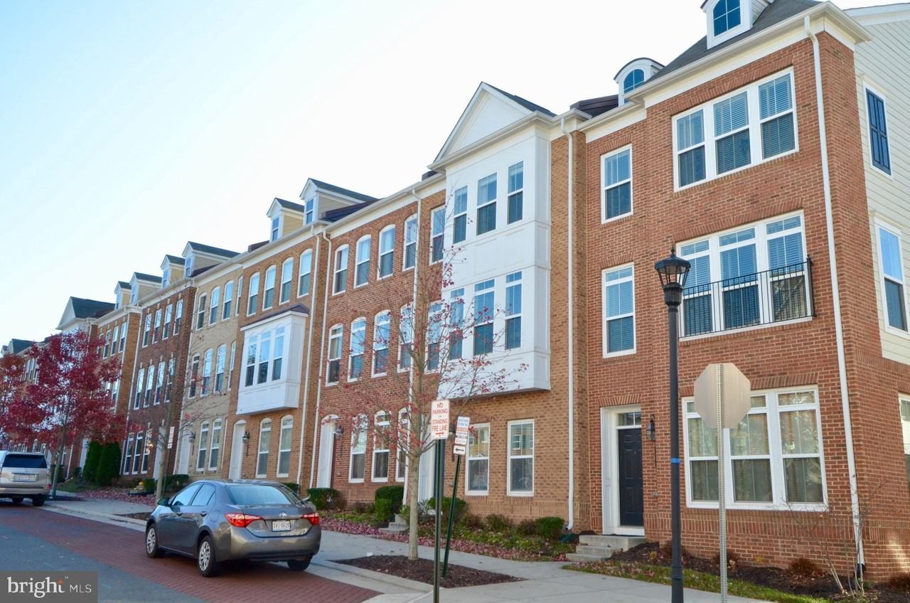 3053 Waterloo Lane - Photo 2 of 38