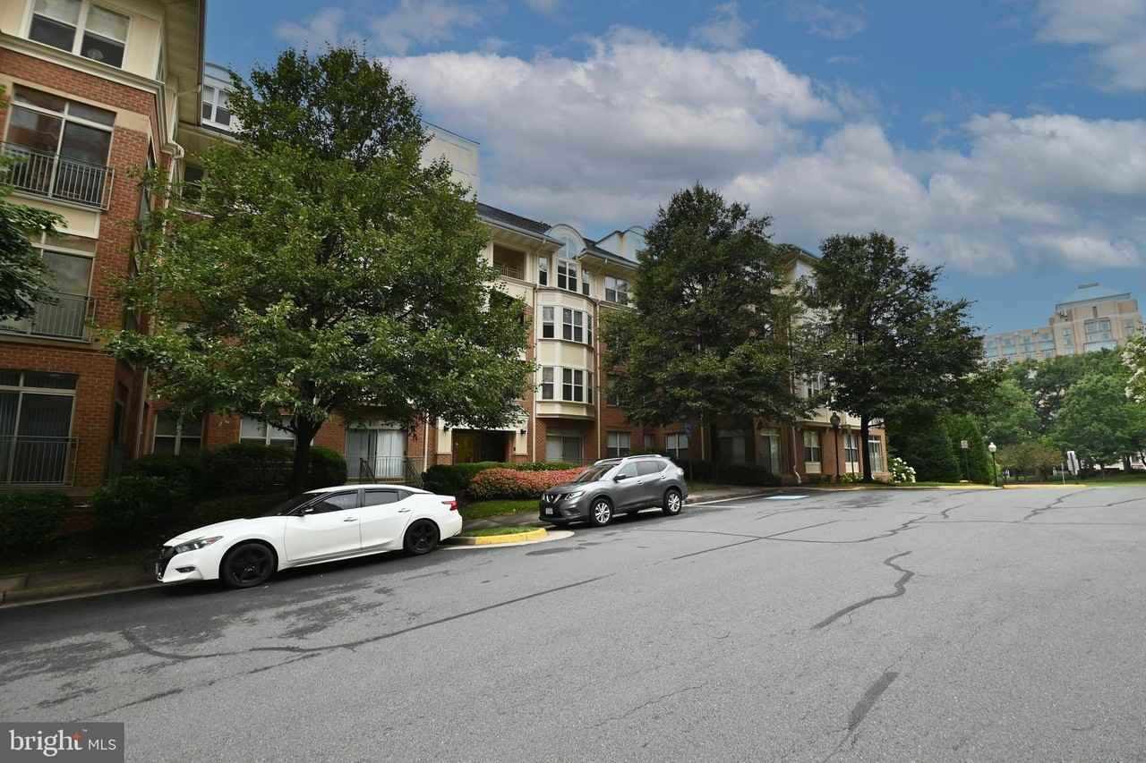 11775 Stratford House Pl Apt 104 #104 - Photo 2 of 34