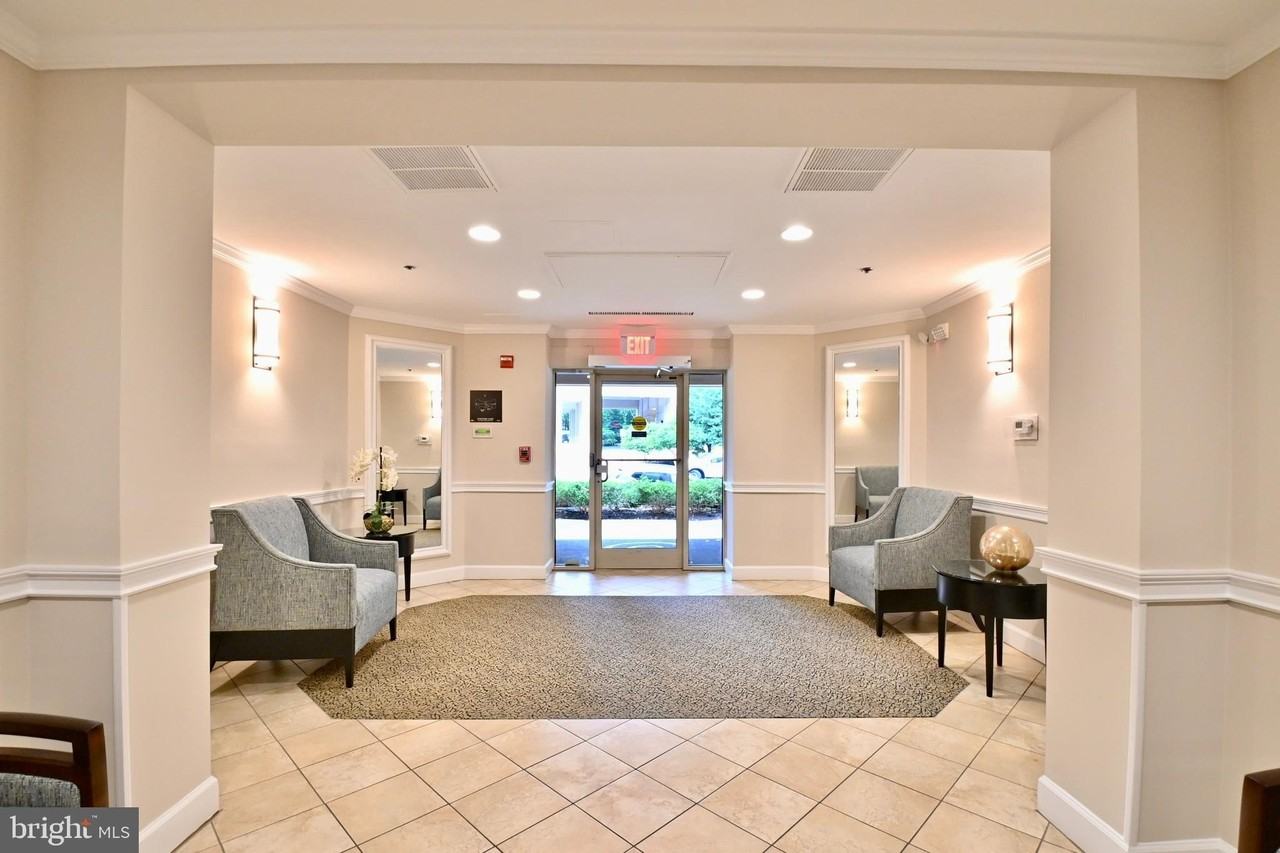 11775 Stratford House Pl Apt 104 #104 - Photo 4 of 34