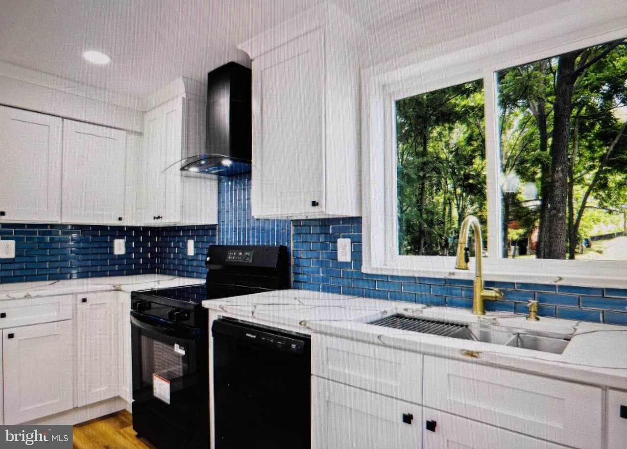 15990 Charles Town Rd - Photo 4 of 20