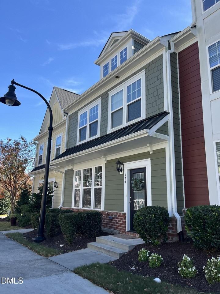 470 Triumph Ln - Photo 2 of 10