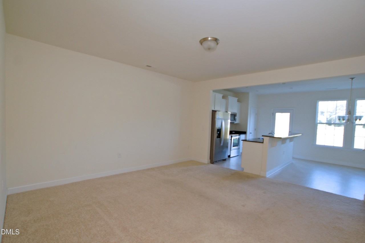 135 Polaris Ave - Photo 4 of 24