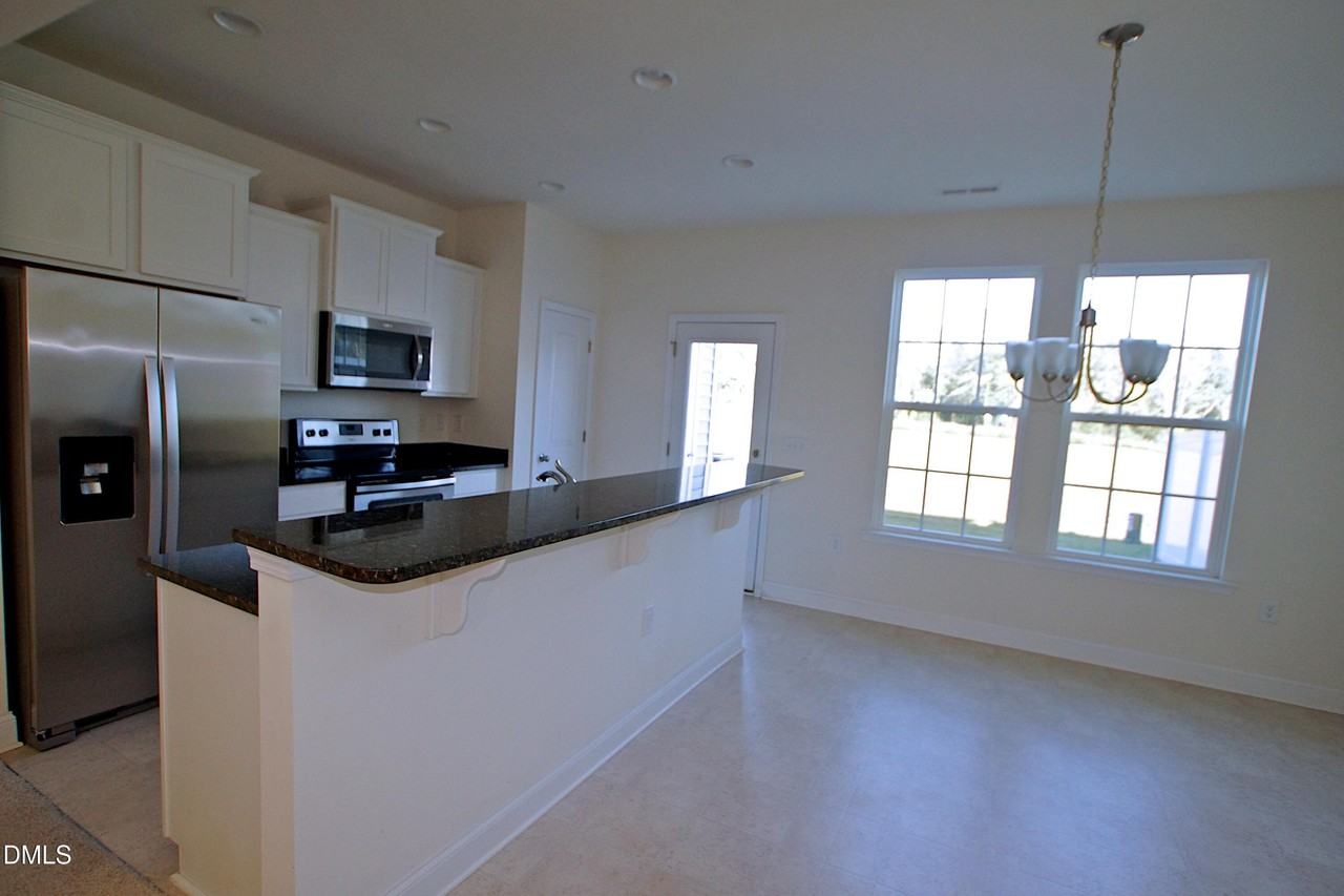 135 Polaris Ave - Photo 5 of 24