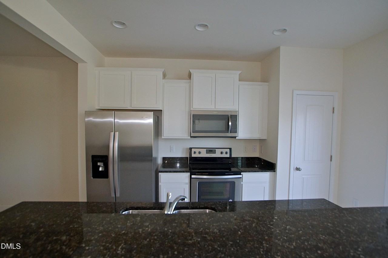 135 Polaris Ave - Photo 7 of 24