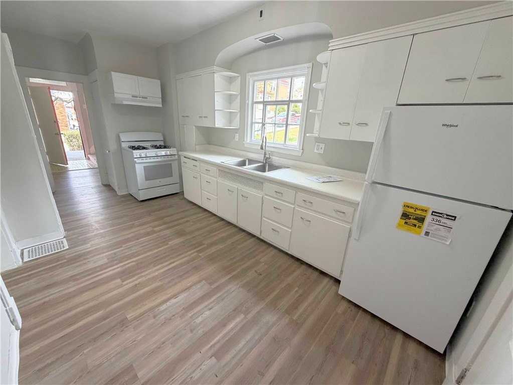 112 Mccandless St - Photo 2 of 6