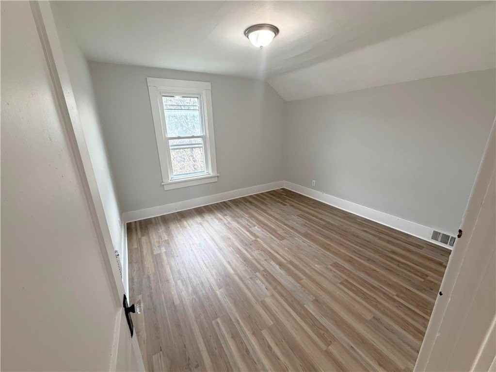 112 Mccandless St - Photo 4 of 6