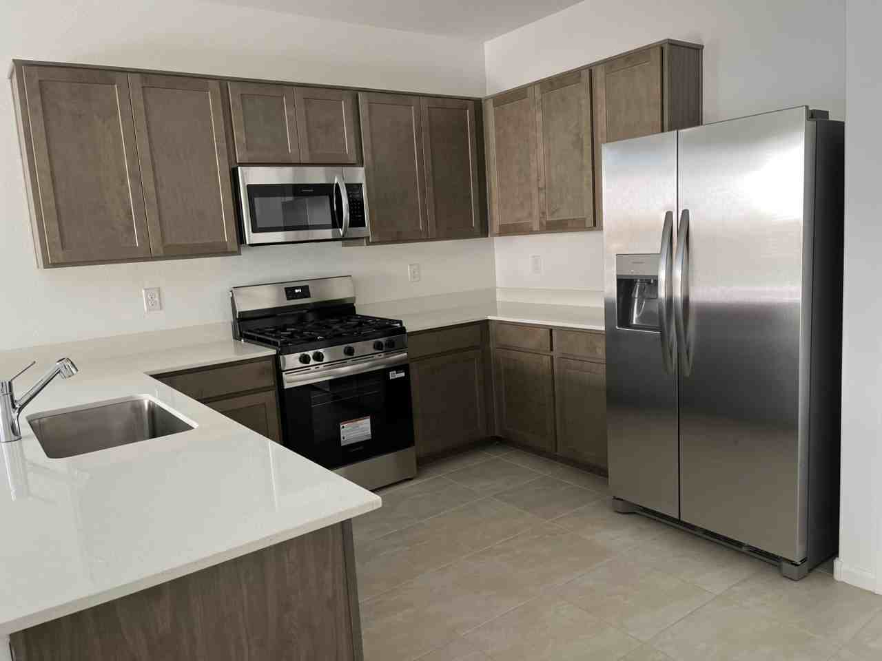 9738 W Catalina Dr - Photo 5 of 20