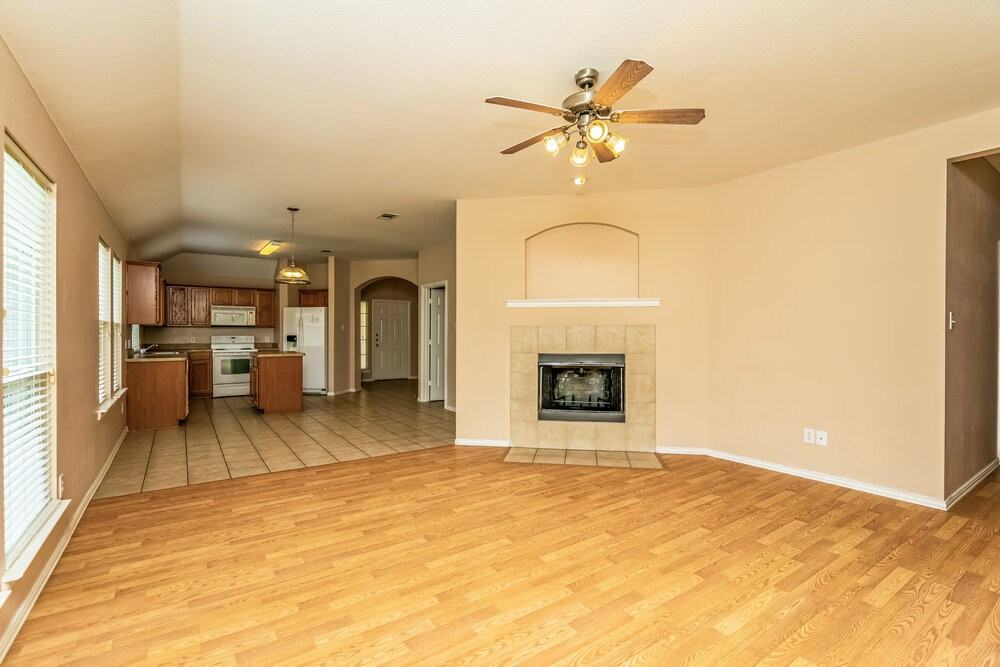 317 Creekview Dr - Photo 3 of 16