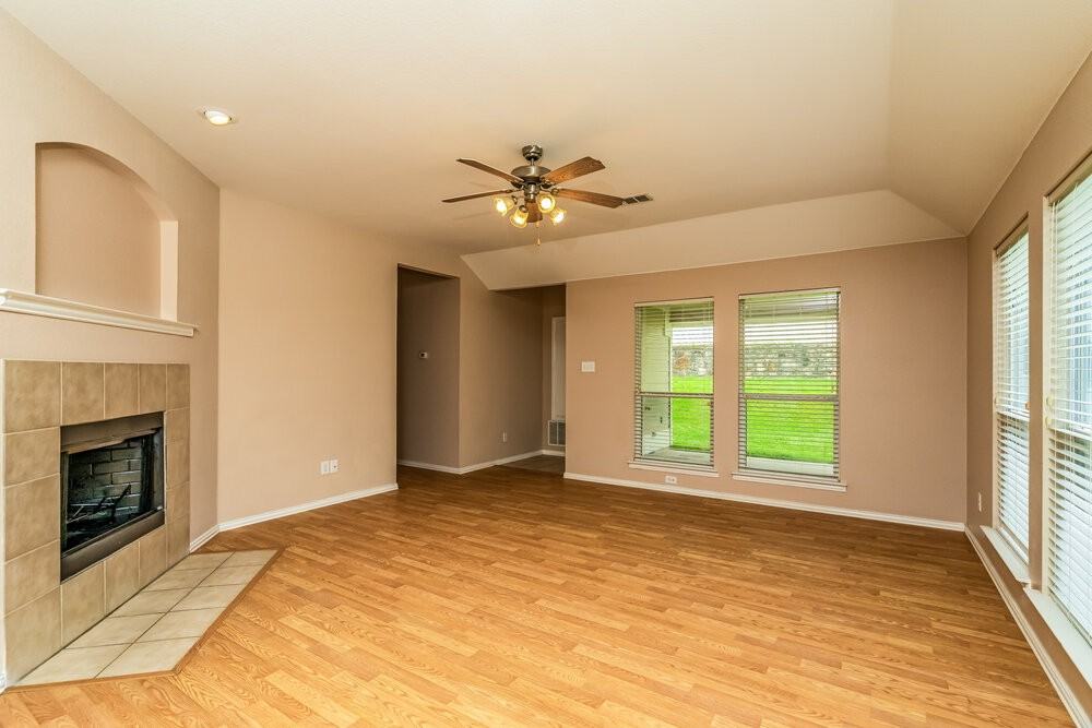 317 Creekview Dr - Photo 4 of 16