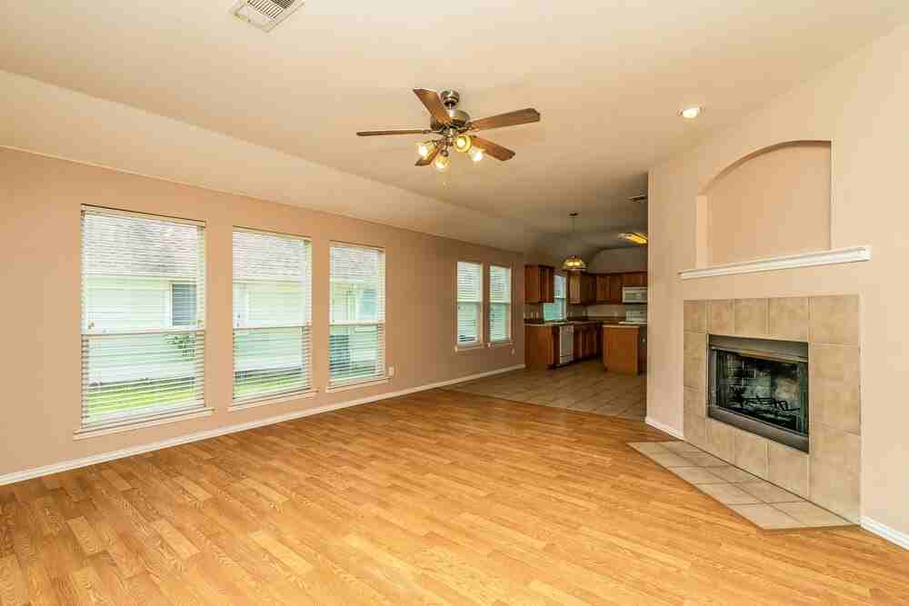 317 Creekview Dr - Photo 5 of 16