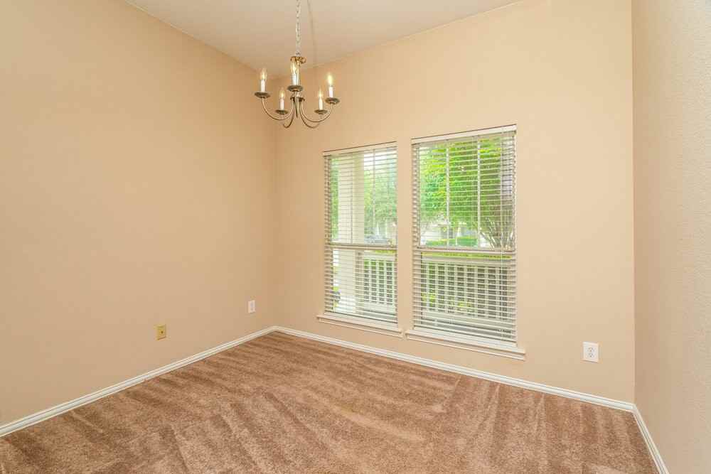 317 Creekview Dr - Photo 6 of 16