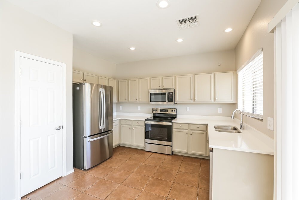 6906 S 50th Gln - Photo 6 of 17
