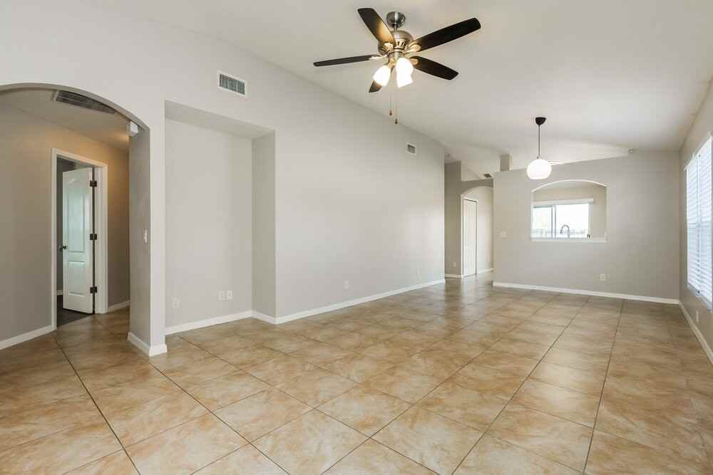 18036 Birdwater Dr - Photo 4 of 16