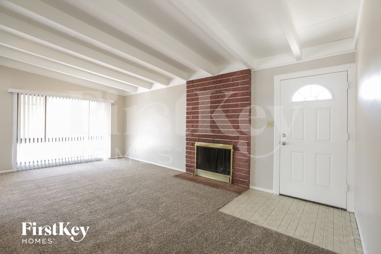 333 South Mallard Street - Photo 3 of 15