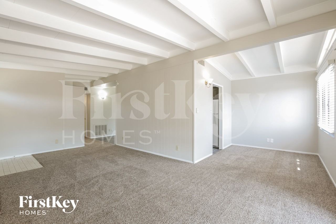 333 South Mallard Street - Photo 4 of 15