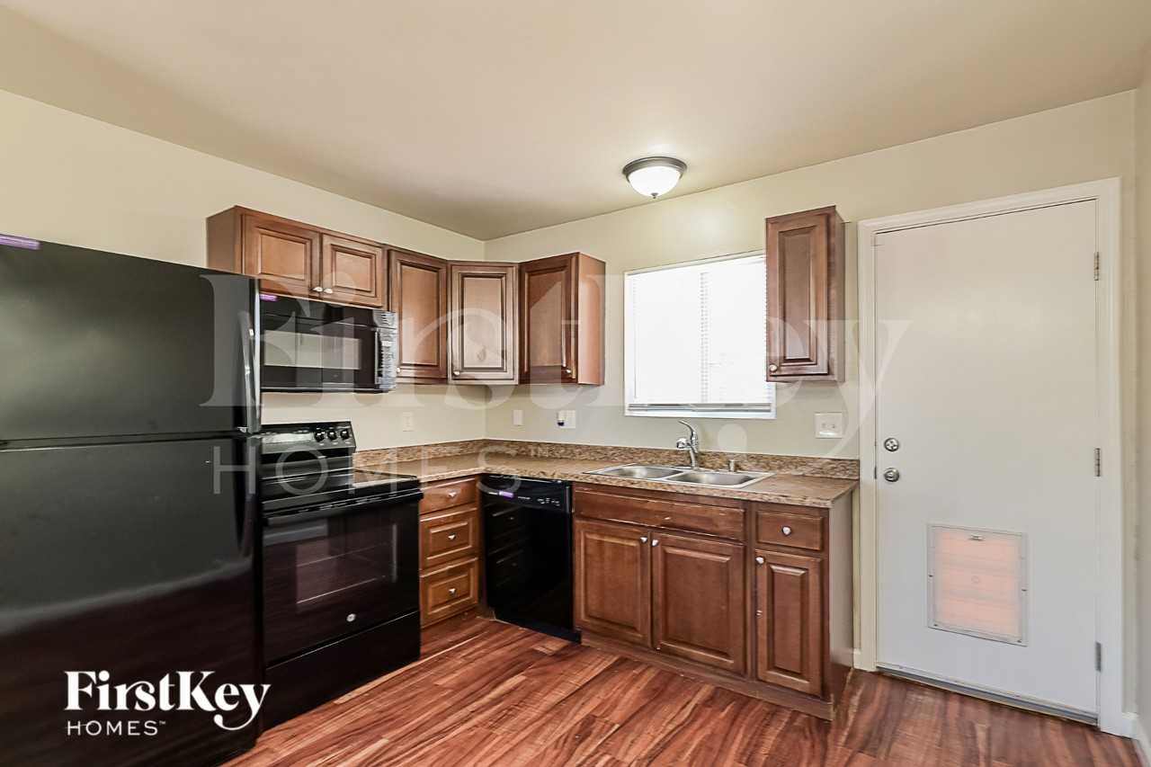 208 Valley Forge Ave - Photo 5 of 16