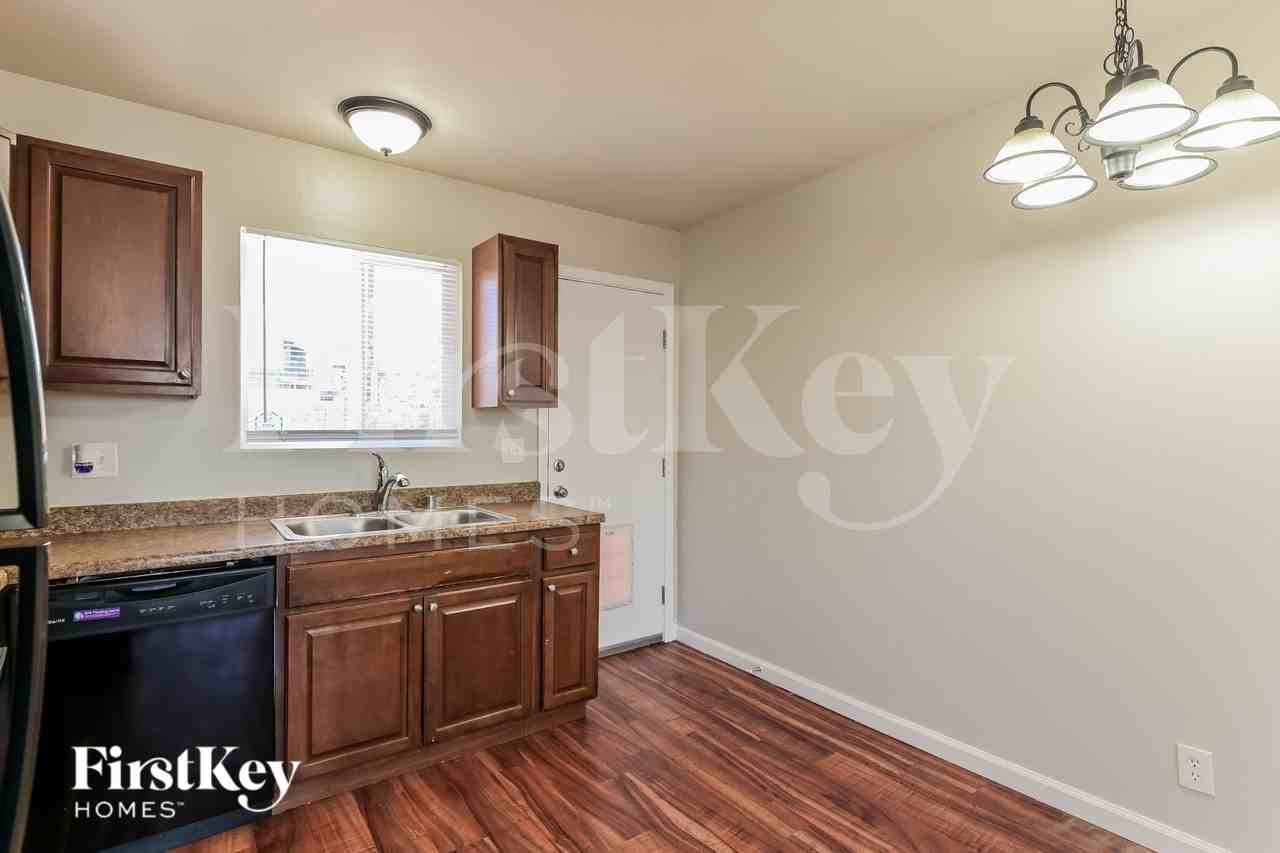 208 Valley Forge Ave - Photo 6 of 16