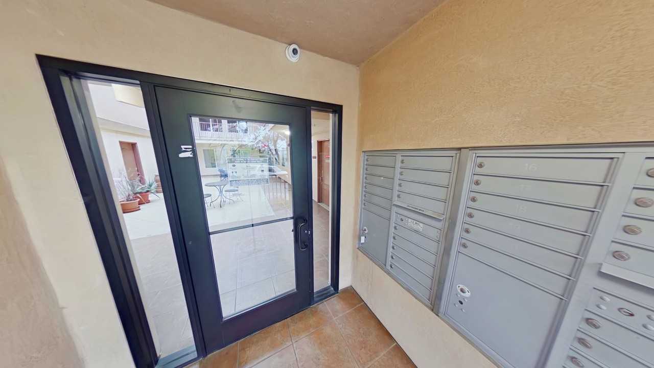 4006 - Photo 2 of 34