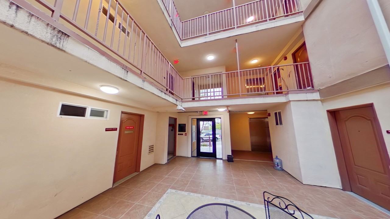 4006 - Photo 3 of 34