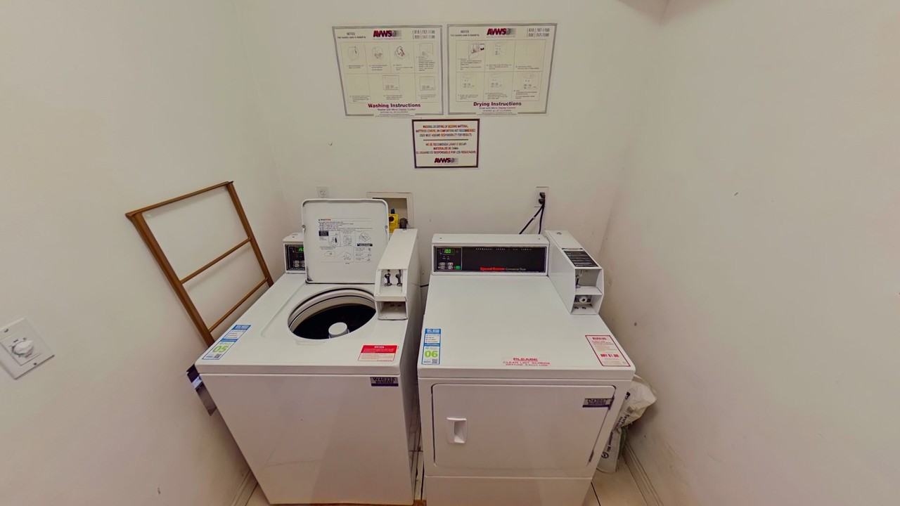 4006 - Photo 4 of 34