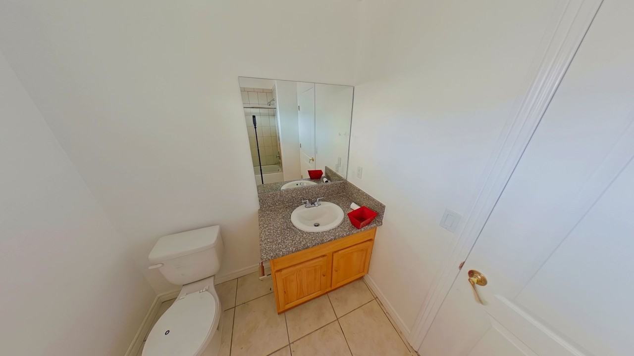 4006 - Photo 5 of 34