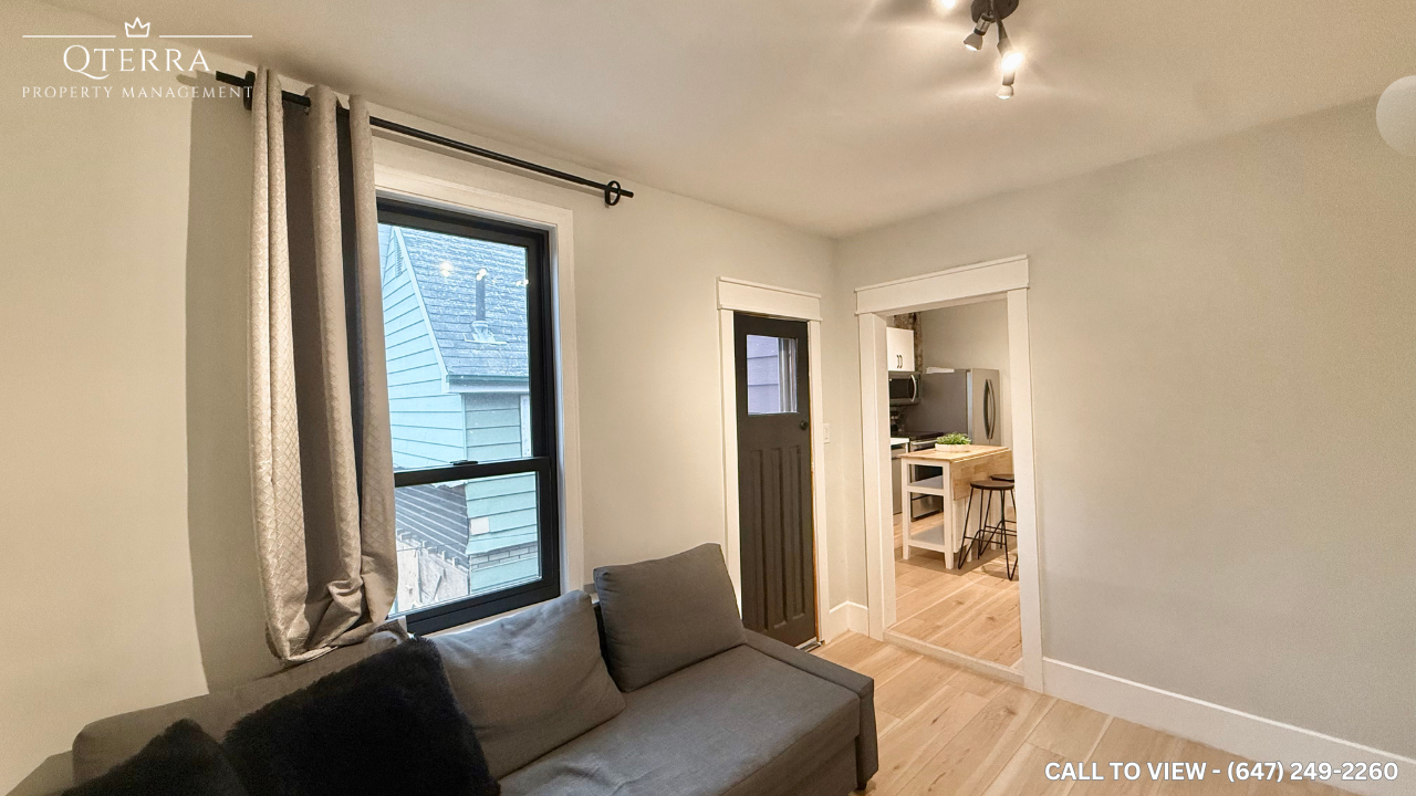 251 Silverthorn Avenue - Photo 2 of 10