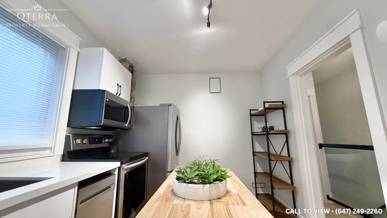 251 Silverthorn Avenue - Photo 3 of 10