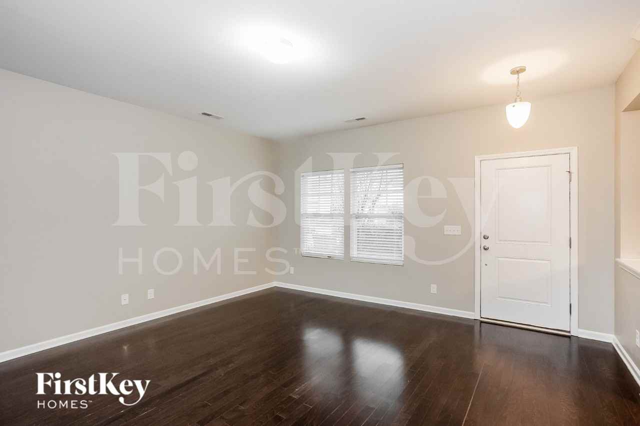 267 Harrison Ln - Photo 4 of 19