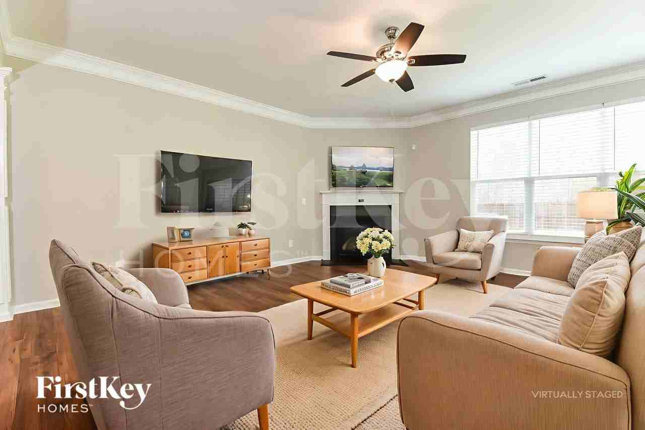 2814 Chari Park Ln - Photo 4 of 19