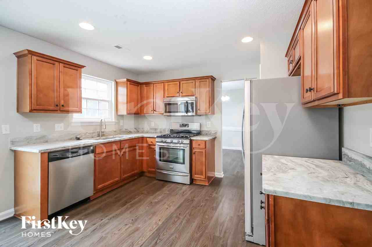 4110 Edgeview Dr - Photo 4 of 16