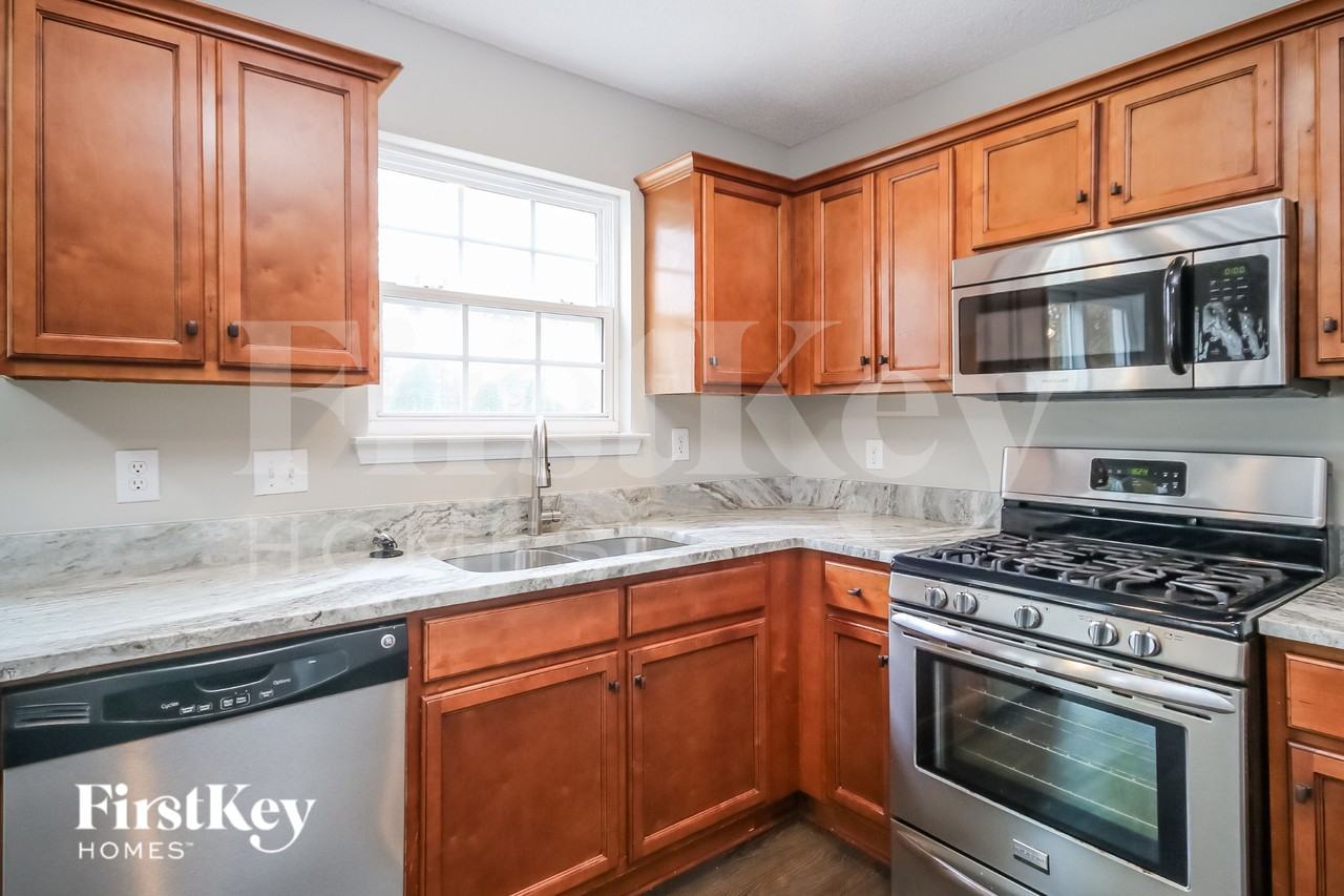 4110 Edgeview Dr - Photo 5 of 16