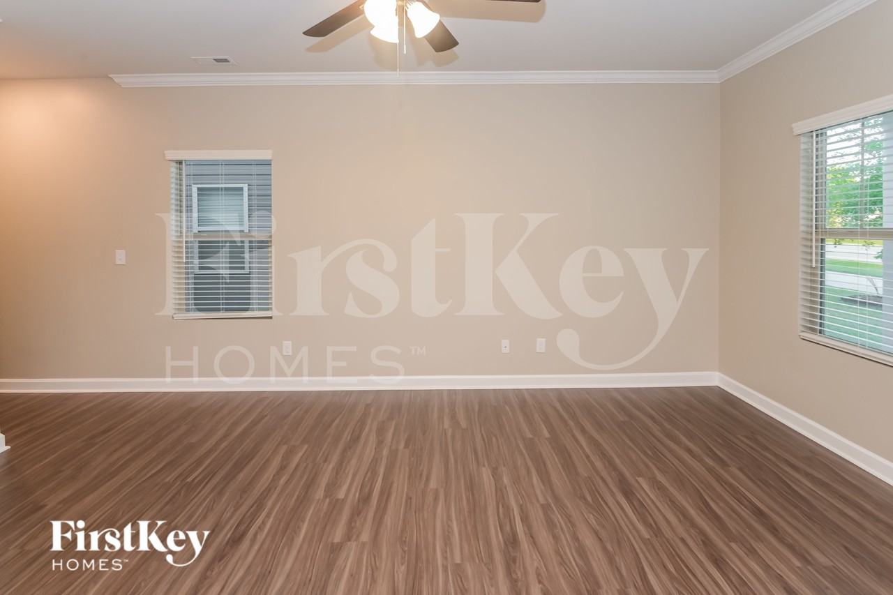 11939 Hambright Rd - Photo 3 of 16