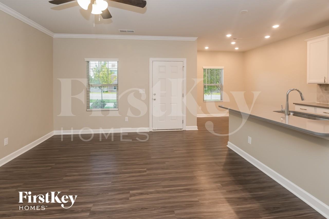 11939 Hambright Rd - Photo 4 of 16