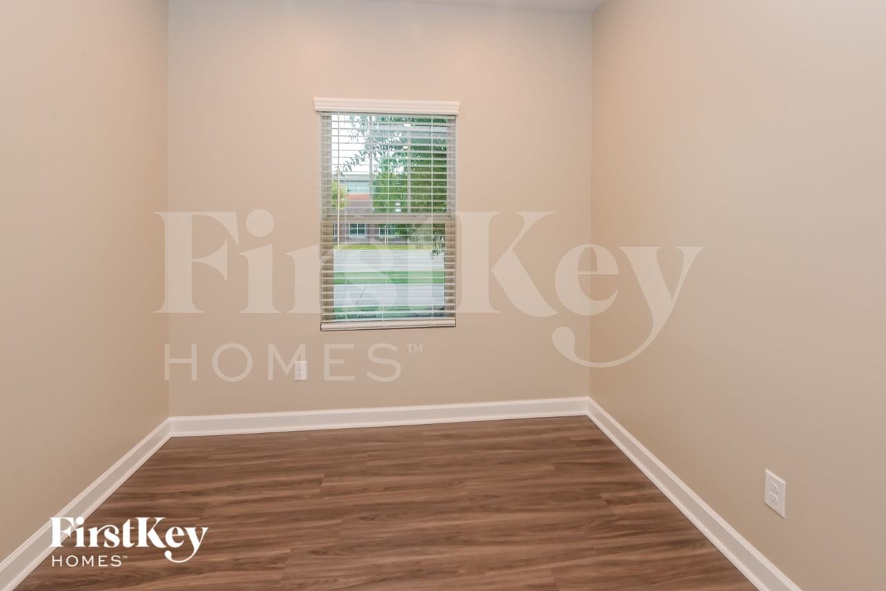 11939 Hambright Rd - Photo 5 of 16