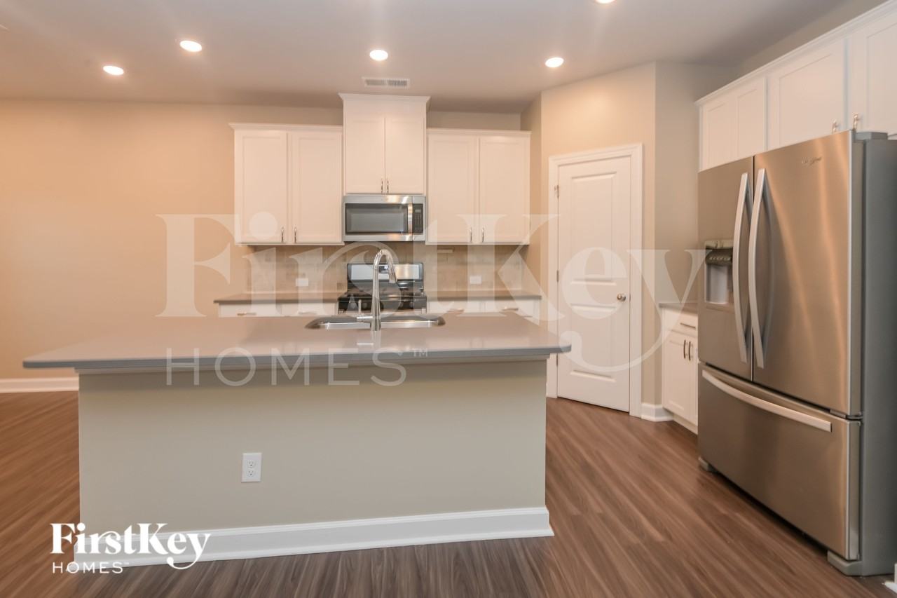 11939 Hambright Rd - Photo 6 of 16