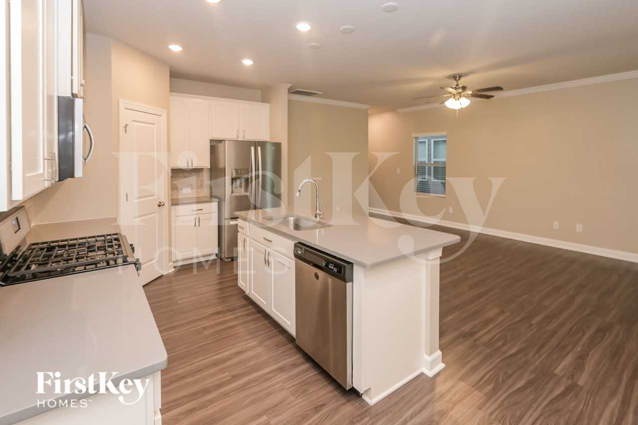 11939 Hambright Rd - Photo 7 of 16