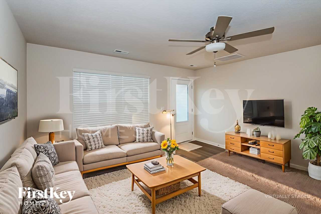 5024 Wolfridge Ave - Photo 4 of 19