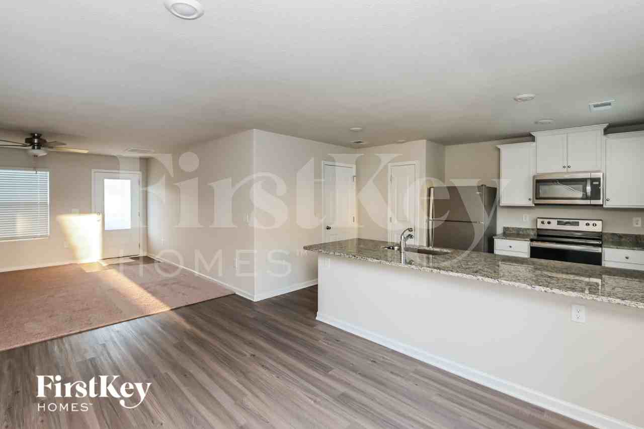 5024 Wolfridge Ave - Photo 7 of 19