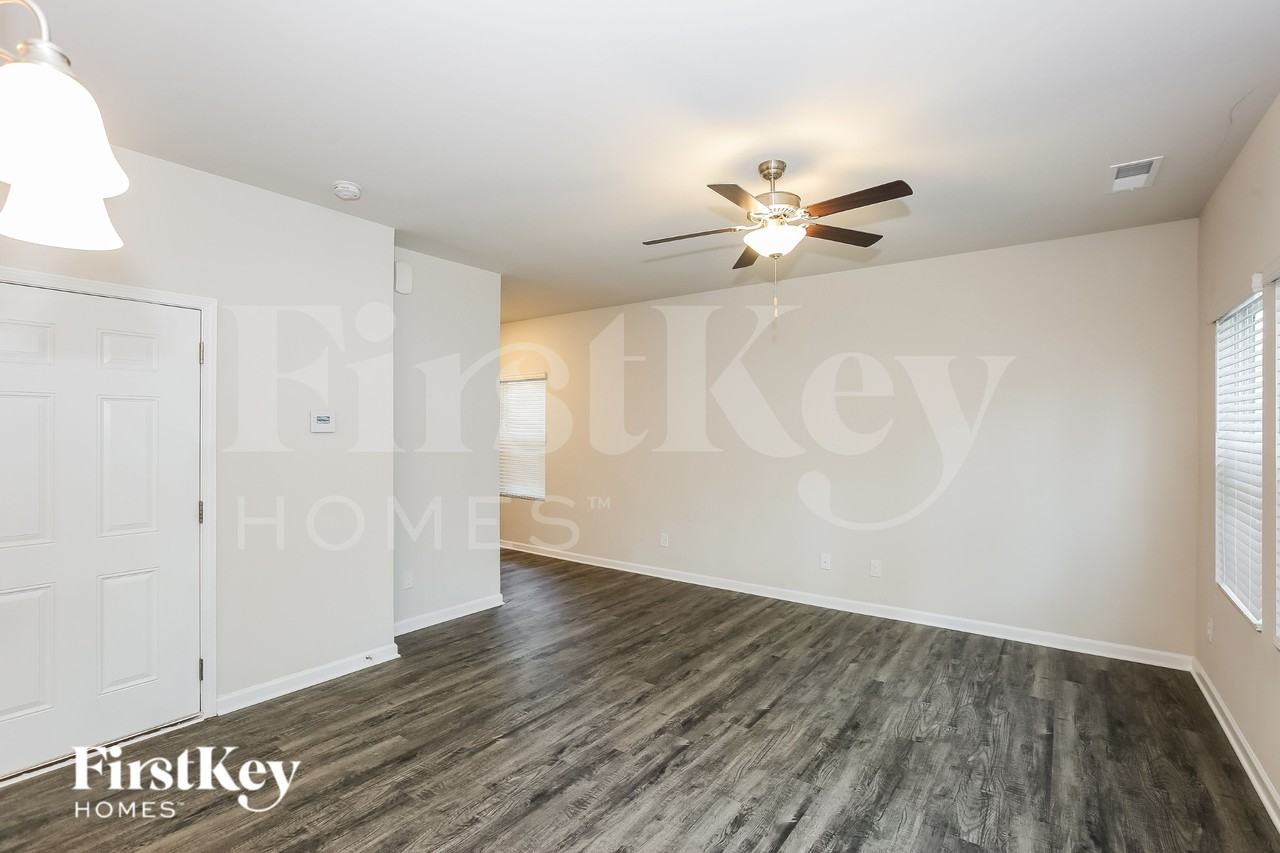 3244 Newell Village Dr - Photo 4 of 16